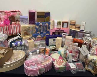 HUGE Lot Of Bathroom Sets