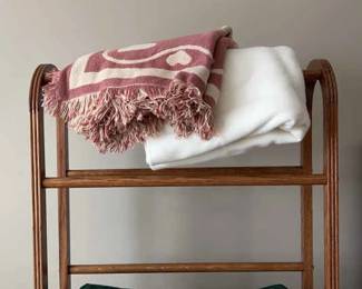 Quilt Rack Blankets Throws
