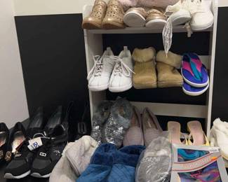 Shoes Sizes 78  Fuzzy Slippers
