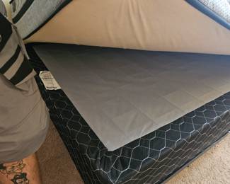 No stains or scuff marks anywhere, hence why I think it looks new only $100 for the bed with the metal frame