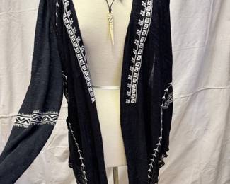 Lightweight knit long jacket with costume necklace