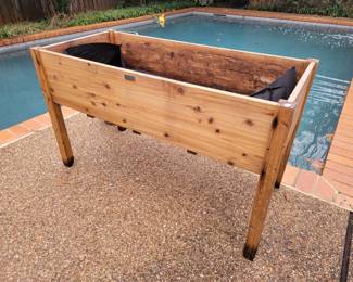 Raised bed gardening (4 available)