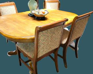 Dining table with leaves and 4 chairs