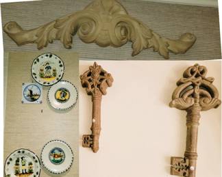 Wall decor plates, keys and carving
