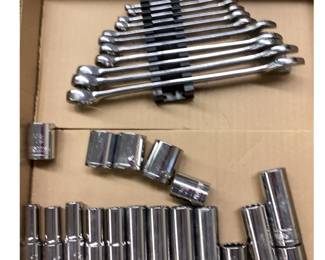 HUSKY Complete Combination Wrench Set 1/4 - 7/8" Sockets 10-22 mm 1/16-1"