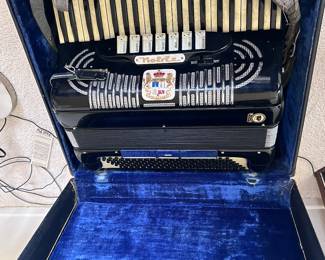 Accordian in fitted box
