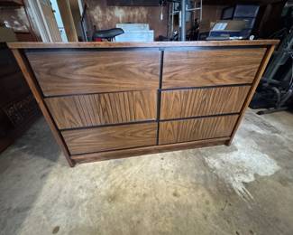 Full dresser