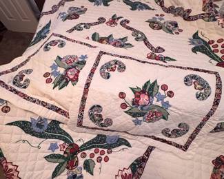 Queen Quilt w/Shams