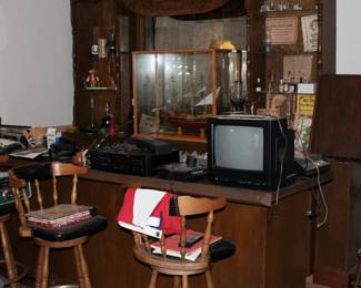 AV equipment (monitor, audio editor, video editor, DVD player), ship model