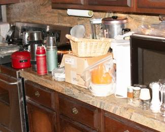 kitchen ware, microwave, thermos