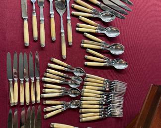 72pc Set of Scof Flatware