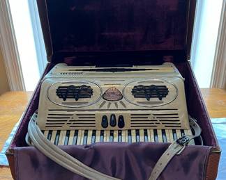Excelsior Accordion w/Case – White – Mother of Pearl (model 306),