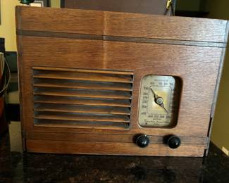 Emerson Radio and Phonograph Corp Radio/Phonograph (model BM242),