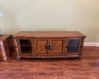 Entertainment center