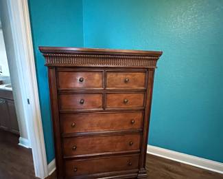 Chest of drawers