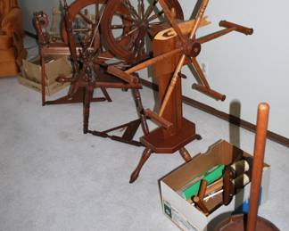 one spinning wheel is Ashford Kitcraft 