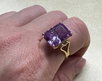 10 k CZ stone ring 