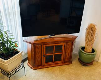 Smart Smamsung TV , TV Stand 