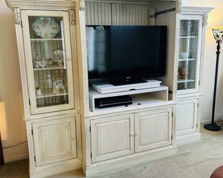 Wall unit 