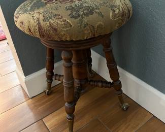 ANTIQUE PIANO STOOL