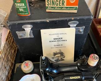 SINGER FEATHERWEIGHT WITH CASE AND ACCESSORIES