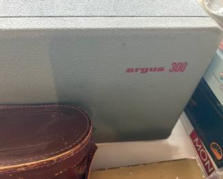 ARGUS 300 SLIDE PROJECTOR