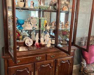 THOMASVILLE CHINA CABINET