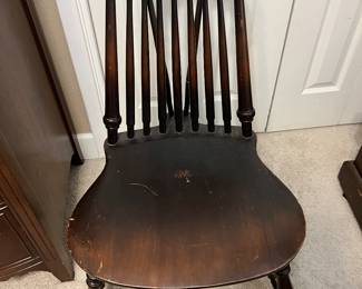 ANTIQUE CHAIR (SINGLE)