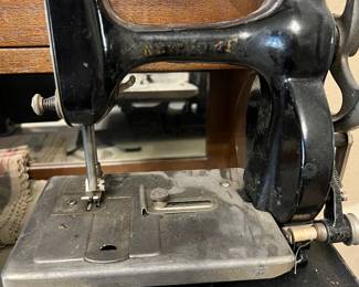 ANTIQUE NEW HOME SEWING MACHINE