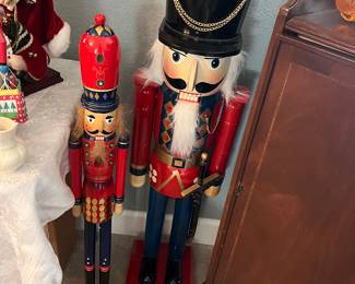 STANDING NUTCRACKERS