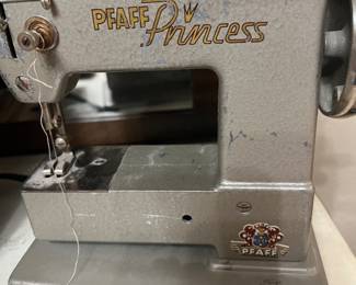 VINTAGE PFAFF PRINCESS CHILDRENS SEWING MACHINE