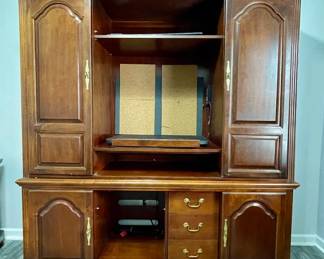 Lot 053-OFC: Entertainment/Media Center