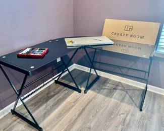 Lot 002-BON: Glass-Top L-Shaped Desk