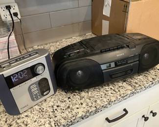 Lot 050-KIT: Radio/CD Player Duo