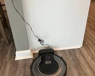 Lot 018-KIT: Shark Ion Robot Vacuum Cleaner