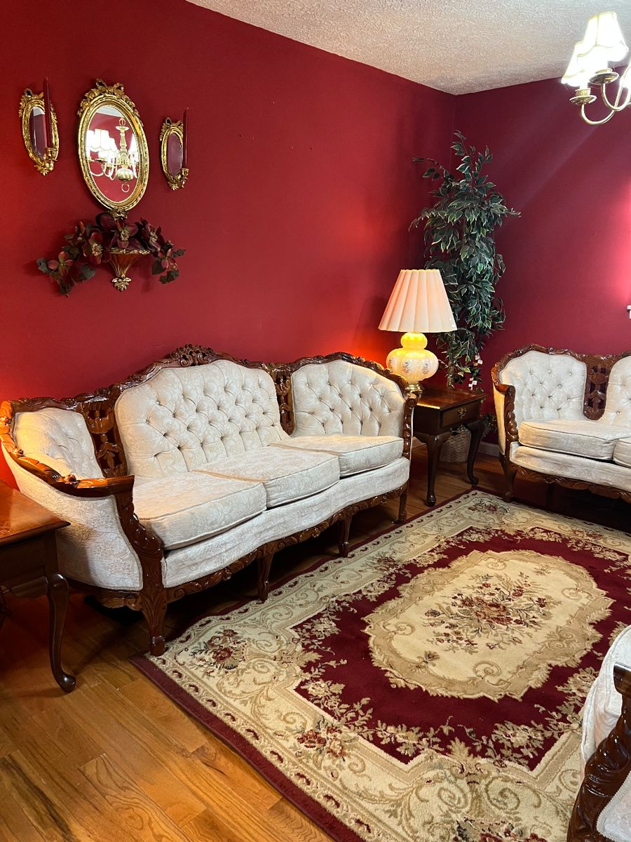 3 pc Victorian style sofa , loveseat , and chair
