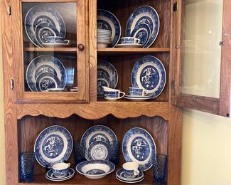 Willow Ware Blue Willow dish set 