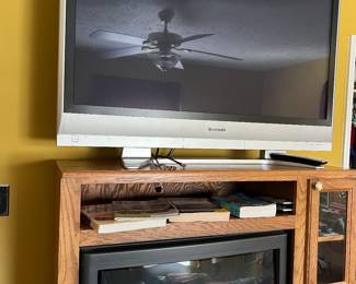 Panasonic flat screen TV
Oak TV cabinet 