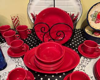 Set red fiesta dishes 