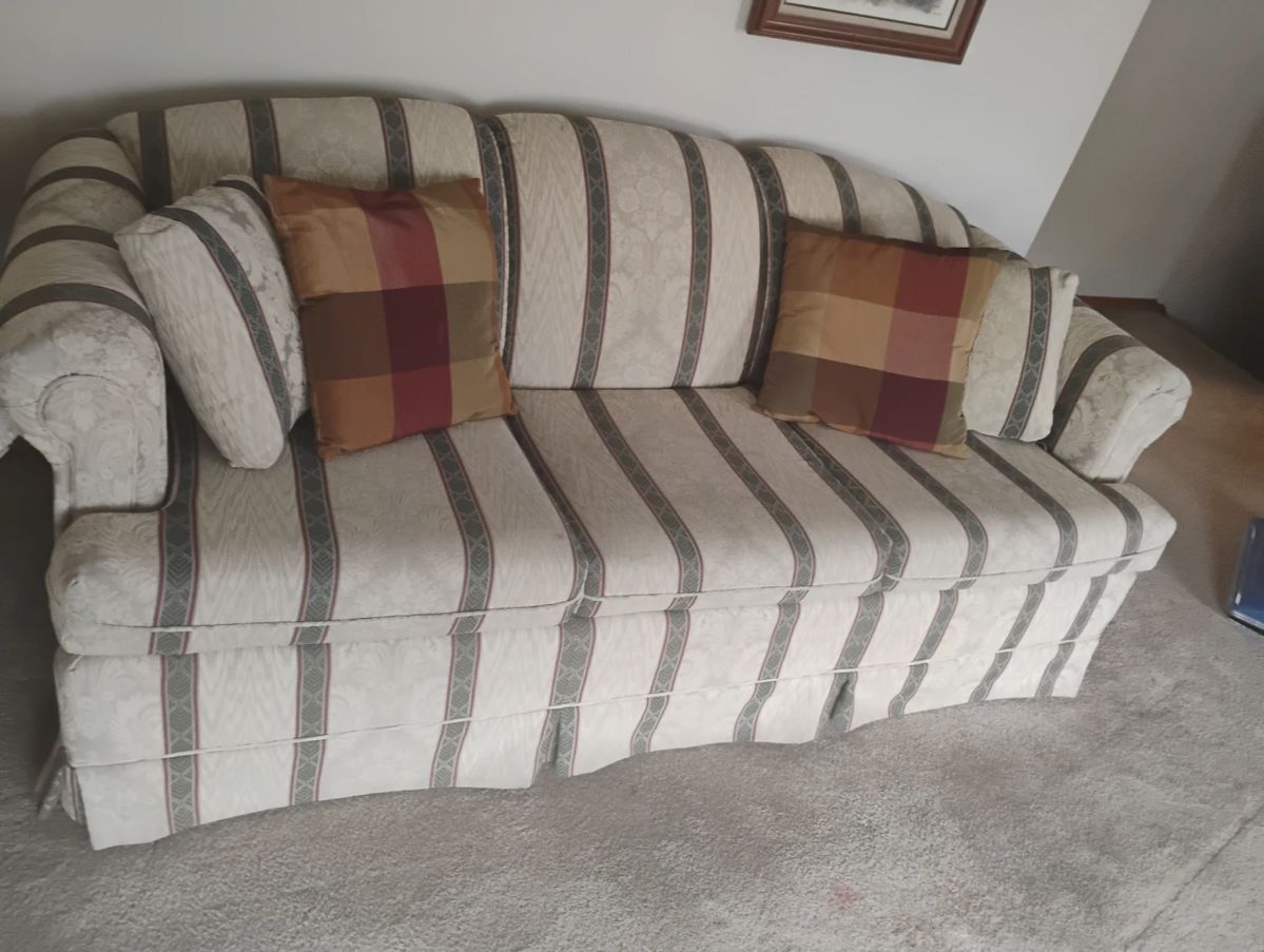 Sofa 3 cushion matches love seat and chair