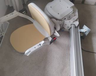 6 foot acorn stair lift. already taken down so you just have to load it.