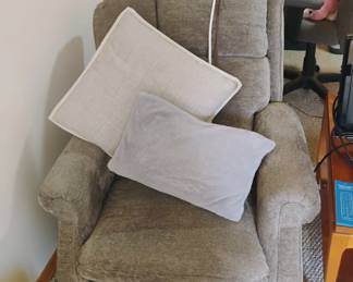 Electric reclining chair like new