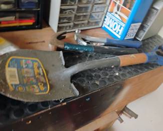 Small shovel