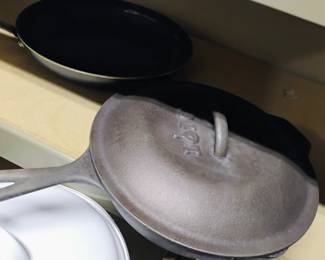 lodge cast iron with lid