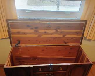 Lane cedar chest