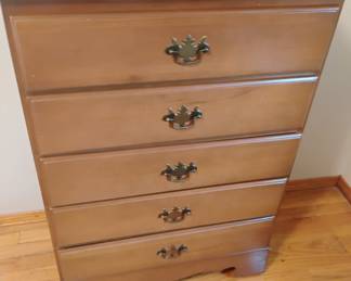 Maple chest of drawers
