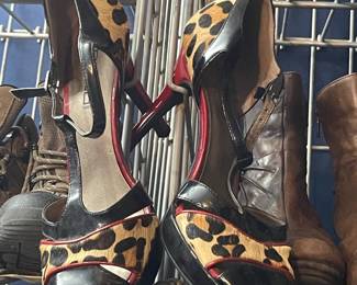 For more items and pictures, go to https://www.estatesales.net/GA/Atlanta/30311/4379205