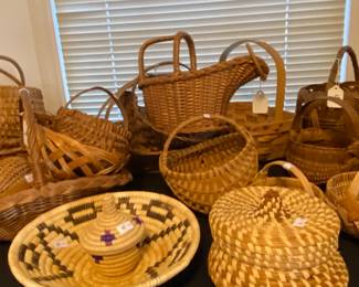Lots of nice baskets. 