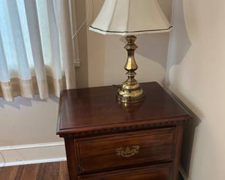 Nice 2 Drawer Side Table with Brass Lamp!