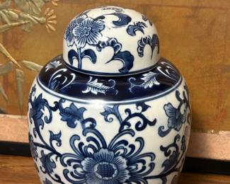 Pretty large Ginger Jar in Blue and White!